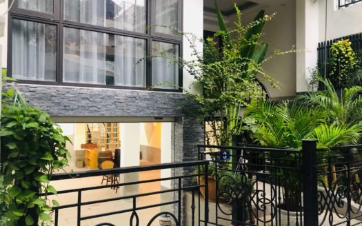 Cho thuê căn hộ 4 phòng ngủ ở 124 Âu Cơ, Tây Hồ, Hà Nội