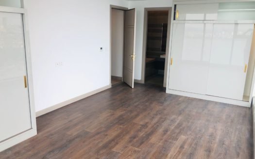 Cho thuê căn hộ 3 phòng ngủ nhìn toàn cảnh Hồ Tây ở Sun Grand City 69 Thụy Khuê