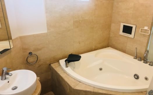 Cho thuê căn hộ nhìn ra Hồ Tây ở chung cư Golden West lake 151 Thụy Khuê Tây Hồ