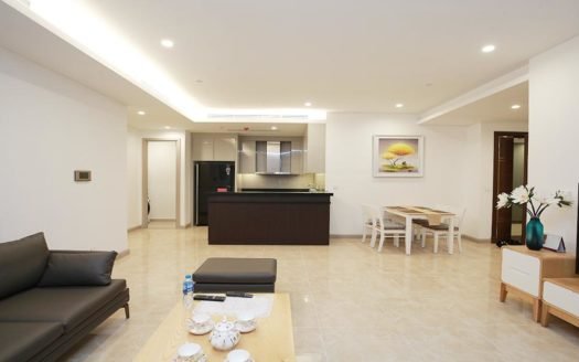 Cho thuê căn hộ 3 phòng ngủ nhìn ra Hồ Tây ở Sun Grand City 69 Thụy Khuê
