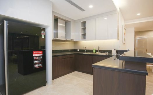 Cho thuê căn hộ 3 phòng ngủ nhìn ra Hồ Tây ở Sun Grand City 69 Thụy Khuê