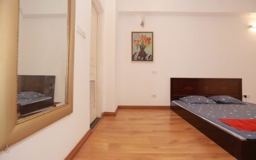 Cho thuê căn hộ 3 phòng ngủ đủ đồ đẹp ở chung cư Vườn Đào