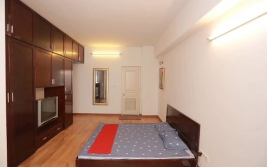 Cho thuê căn hộ 3 phòng ngủ đủ đồ đẹp ở chung cư Vườn Đào