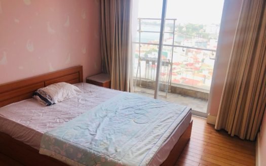 Cho thuê căn hộ nhìn ra Hồ Tây ở chung cư Golden West lake 151 Thụy Khuê Tây Hồ