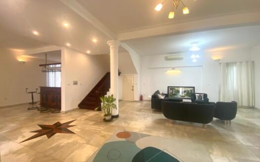 Cho thuê biệt thự phố Đặng Thai Mai 150m2 x 4T/5PN thang máy sân vườn bể bơi ô tô view Hồ Tây