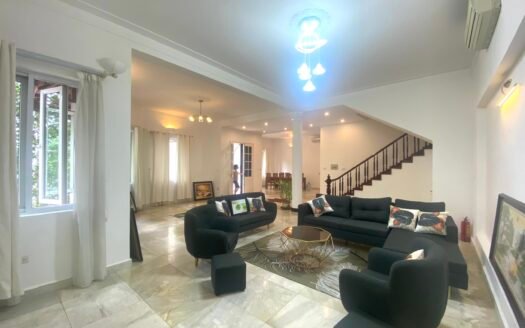 Cho thuê biệt thự phố Đặng Thai Mai 150m2 x 4T/5PN thang máy sân vườn bể bơi ô tô view Hồ Tây