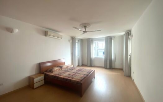 Cho thuê biệt thự phố Đặng Thai Mai 150m2 x 4T/5PN thang máy sân vườn bể bơi ô tô view Hồ Tây