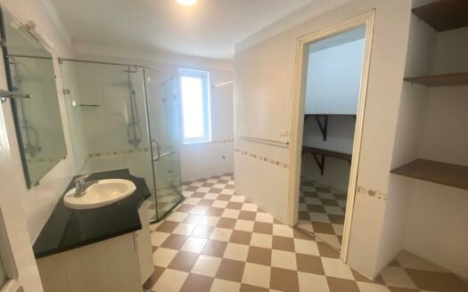 Cho thuê biệt thự phố Đặng Thai Mai 150m2 x 4T/5PN thang máy sân vườn bể bơi ô tô view Hồ Tây