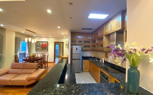 Cho thuê căn hộ ở chung cư Vườn Đào 2PN + 1PLV/129m2 tầng cao View Hồ Tây, Giá 15tr/tháng