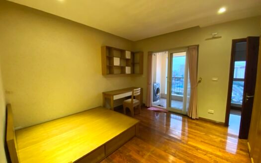 Cho thuê căn hộ ở chung cư Vườn Đào 2PN + 1PLV/129m2 tầng cao View Hồ Tây, Giá 15tr/tháng