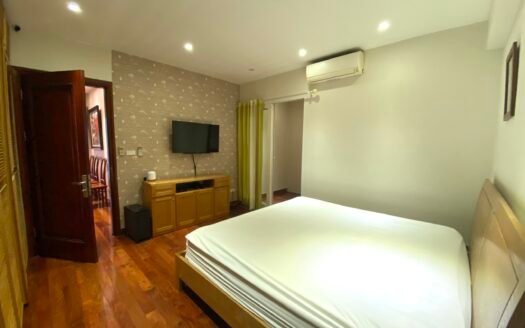 Cho thuê căn hộ ở chung cư Vườn Đào 2PN + 1PLV/129m2 tầng cao View Hồ Tây, Giá 15tr/tháng