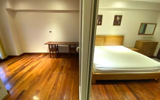 Cho thuê căn hộ ở chung cư Vườn Đào 2PN + 1PLV/129m2 tầng cao View Hồ Tây, Giá 15tr/tháng