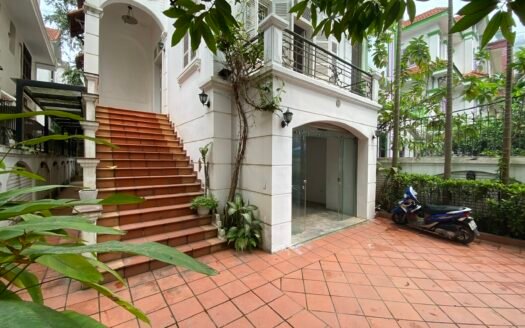 Cho thuê biệt thự sân vườn tại Quảng An, Tây Hồ 350m2, 3.5 tầng giá 45tr/tháng