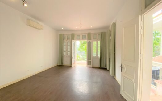Cho thuê biệt thự sân vườn tại Quảng An, Tây Hồ 350m2, 3.5 tầng giá 45tr/tháng