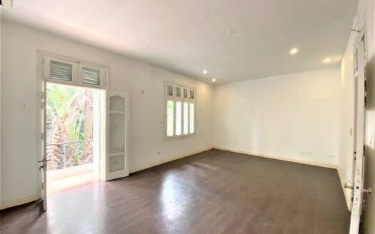Cho thuê biệt thự sân vườn tại Quảng An, Tây Hồ 350m2, 3.5 tầng giá 45tr/tháng