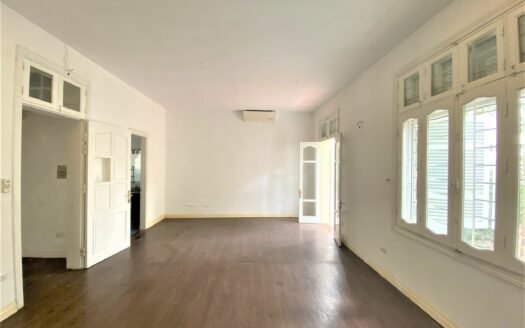 Cho thuê biệt thự sân vườn tại Quảng An, Tây Hồ 350m2, 3.5 tầng giá 45tr/tháng