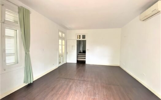 Cho thuê biệt thự sân vườn tại Quảng An, Tây Hồ 350m2, 3.5 tầng giá 45tr/tháng