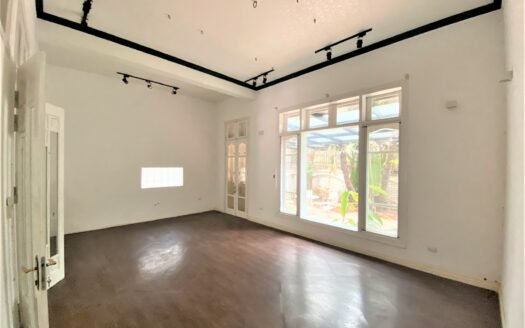 Cho thuê biệt thự sân vườn tại Quảng An, Tây Hồ 350m2, 3.5 tầng giá 45tr/tháng