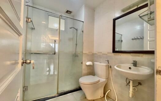 Cho thuê căn 3 ngủ, 154m2 full đồ giá rẻ tại tòa E4 Ciputra Hà Nội