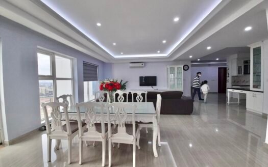 Cho thuê căn góc 2 ngủ, 154m2 nhà đẹp đủ đồ giá tốt tòa L3 Ciputra