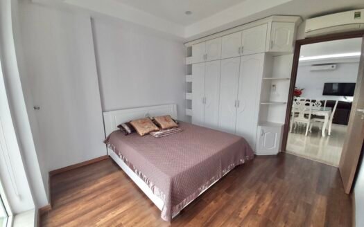 Cho thuê căn góc 2 ngủ, 154m2 nhà đẹp đủ đồ giá tốt tòa L3 Ciputra