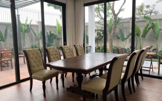 Bán biệt thự 4 tầng x 358m2 hướng Đông Nam sân vườn, view thoáng khu C7 Ciputra