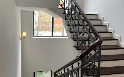 Bán biệt thự 4 tầng x 358m2 hướng Đông Nam sân vườn, view thoáng khu C7 Ciputra