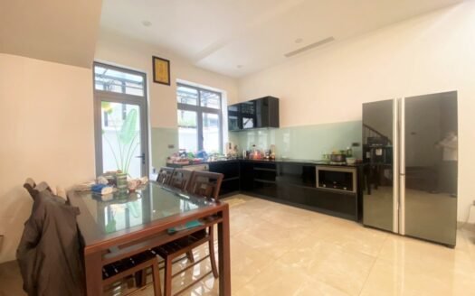 Tôi cần bán gấp biệt thự liền kề Vinhomes The Harmony, 90m2 x 4 tầng bên hồ điều hòa