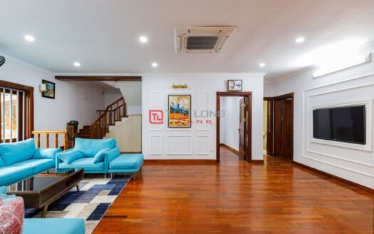 Cho thuê biệt thự 450m2 x 3 tầng full đồ đẹp, ô tô vào tận sân tại Âu Cơ – Tây Hồ