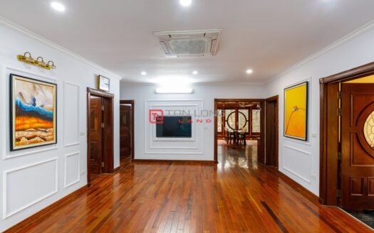 Cho thuê biệt thự 450m2 x 3 tầng full đồ đẹp, ô tô vào tận sân tại Âu Cơ – Tây Hồ