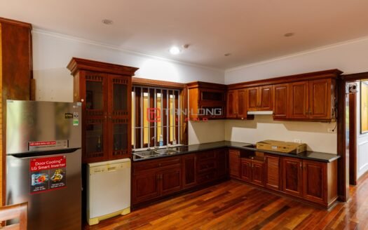 Cho thuê biệt thự 450m2 x 3 tầng full đồ đẹp, ô tô vào tận sân tại Âu Cơ – Tây Hồ