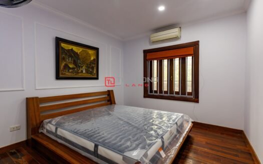 Cho thuê biệt thự 450m2 x 3 tầng full đồ đẹp, ô tô vào tận sân tại Âu Cơ – Tây Hồ