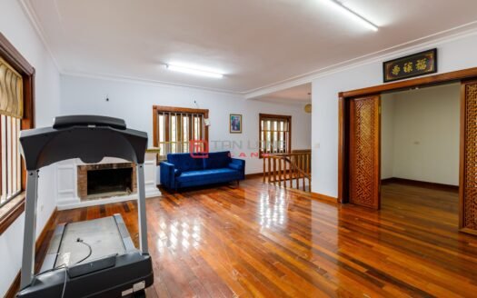 Cho thuê biệt thự 450m2 x 3 tầng full đồ đẹp, ô tô vào tận sân tại Âu Cơ – Tây Hồ