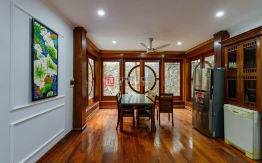 Cho thuê biệt thự 450m2 x 3 tầng full đồ đẹp, ô tô vào tận sân tại Âu Cơ – Tây Hồ