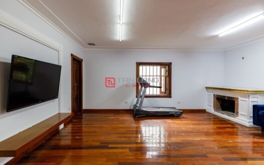 Cho thuê biệt thự 450m2 x 3 tầng full đồ đẹp, ô tô vào tận sân tại Âu Cơ – Tây Hồ