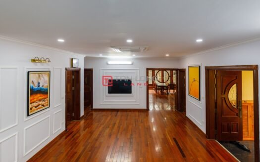 Cho thuê biệt thự 450m2 x 3 tầng full đồ đẹp, ô tô vào tận sân tại Âu Cơ – Tây Hồ