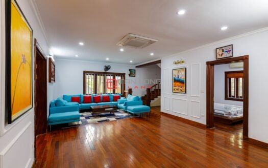 Cho thuê biệt thự 450m2 x 3 tầng full đồ đẹp, ô tô vào tận sân tại Âu Cơ – Tây Hồ