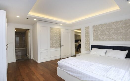 Chính chủ bán gấp căn 2 ngủ, 88m2 đủ đồ view Hồ Tây có sổ đỏ tòa B D’.Le Roi Soleil