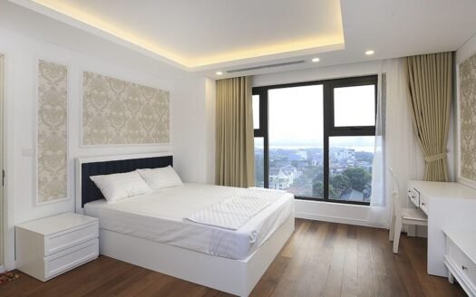 Chính chủ bán gấp căn 2 ngủ, 88m2 đủ đồ view Hồ Tây có sổ đỏ tòa B D’.Le Roi Soleil