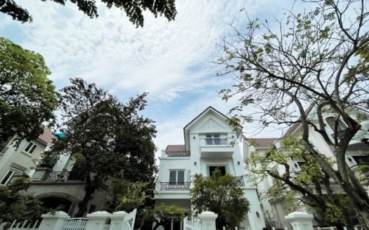 Bán biệt thự đơn lập 300m2 full đồ phân khu Vip nhất dự án Vinhomes Riverside