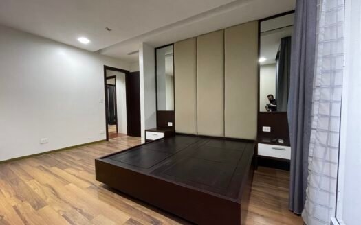 Cho thuê biệt thự song lập Vinhomes Riverside 200m2, 4PN giá 45tr/th – nhận nhà ngay