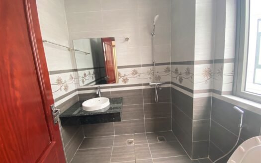 Cho thuê biệt thự song lập Vinhomes The Harmony 192m2 có thang máy giá 60 tr/tháng