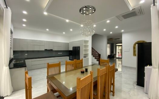 Cho thuê biệt thự khu C Ciputra 350m2 x 3 tầng full đồ giá 80 triệu/tháng